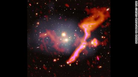 Nowy przegląd nieba ujawnia setki tysięcy galaktyk
