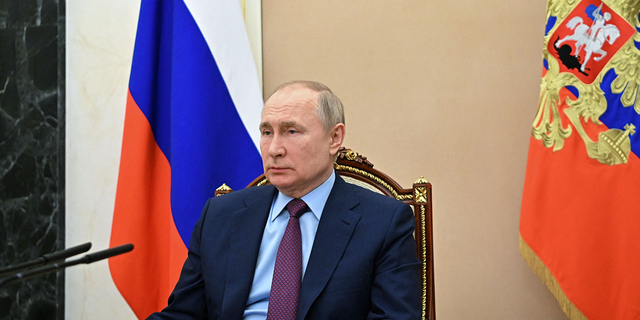 Prezydent Rosji Władimir Putin uczestniczy w spotkaniu z rosyjskim ministrem obrony Siergiejem Szojgu na Kremlu w Moskwie 14 lutego 2022 r. 