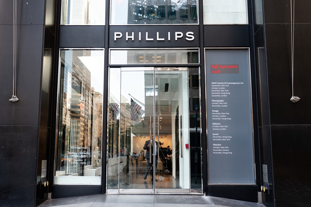 Z zewnątrz dom aukcyjny Philipsa w Nowym Jorku