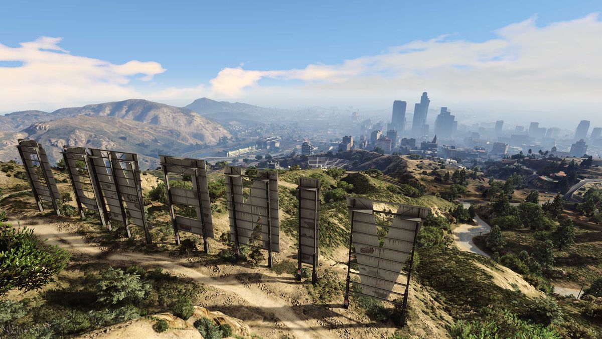 Widok na Los Santos zza znaku Vinewood w Grand Theft Auto 5