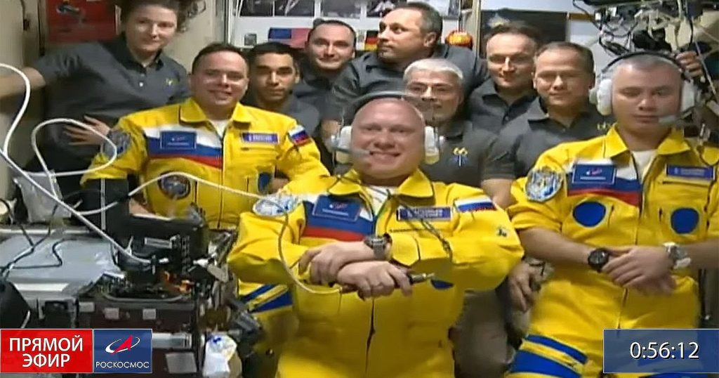 Rosyjscy kosmonauci przybywają na Międzynarodową Stację Kosmiczną w barwach ukraińskiej flagi