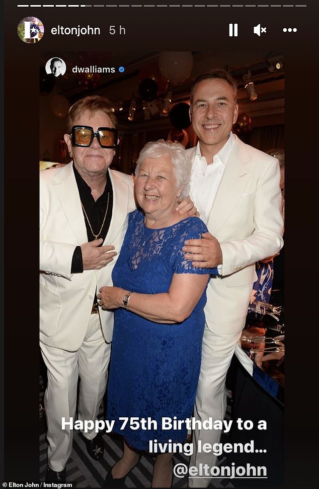 Uroczystości: mnóstwo znanych twarzy życzyło Eltonowi urodzin, jak napisał David Walliams. 
