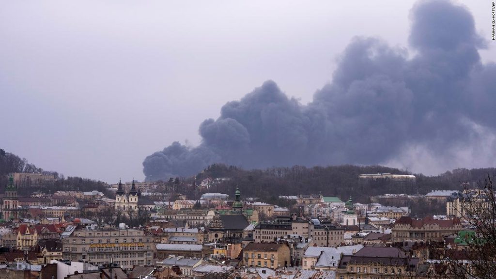 Lwów, miasto w zachodniej Ukrainie dotychczas ocalone przed rosyjskim atakiem, wstrząsnęły potężnymi eksplozjami
