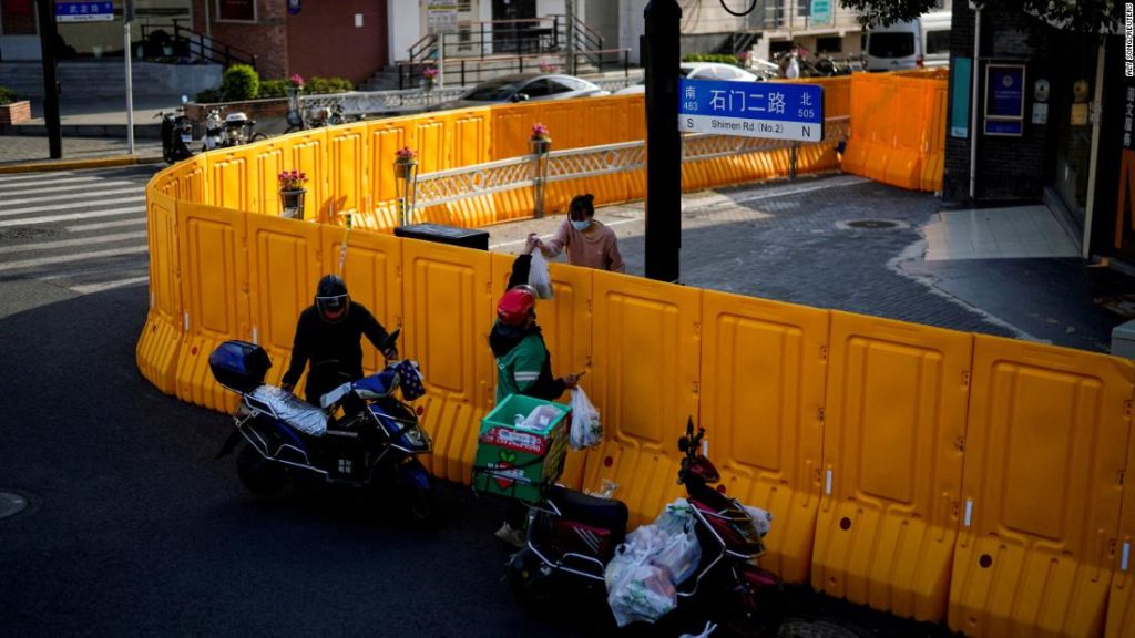 Shanghai Covid: Miasto wyłącza wszystkie przejazdy z powodu masowych testów