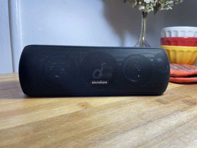 Anker Soundcore Motion Plus to w pełni brzmiący głośnik Bluetooth, który kochamy.