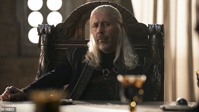 Multi-platform: House of the Dragon ma zostać wydany w HBO i HBO Max 21 sierpnia, podczas gdy brytyjscy widzowie będą mogli oglądać serial następnego dnia w Sky Atlantic i NOW TV;  Paddy Considine jak na zdjęciu Król Viserys Targaryen