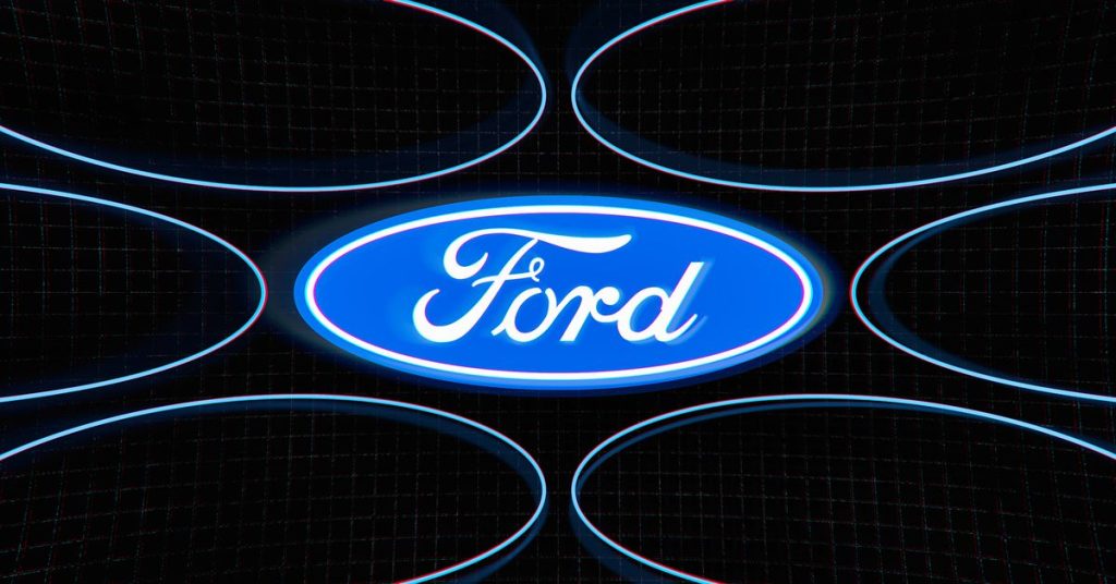 Ford dostarcza i sprzedaje SUV-y Explorer z brakującymi chipami