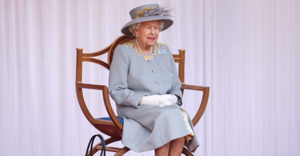 Królowa Elżbieta wznawia pracę po przestraszeniu wirusa Corona