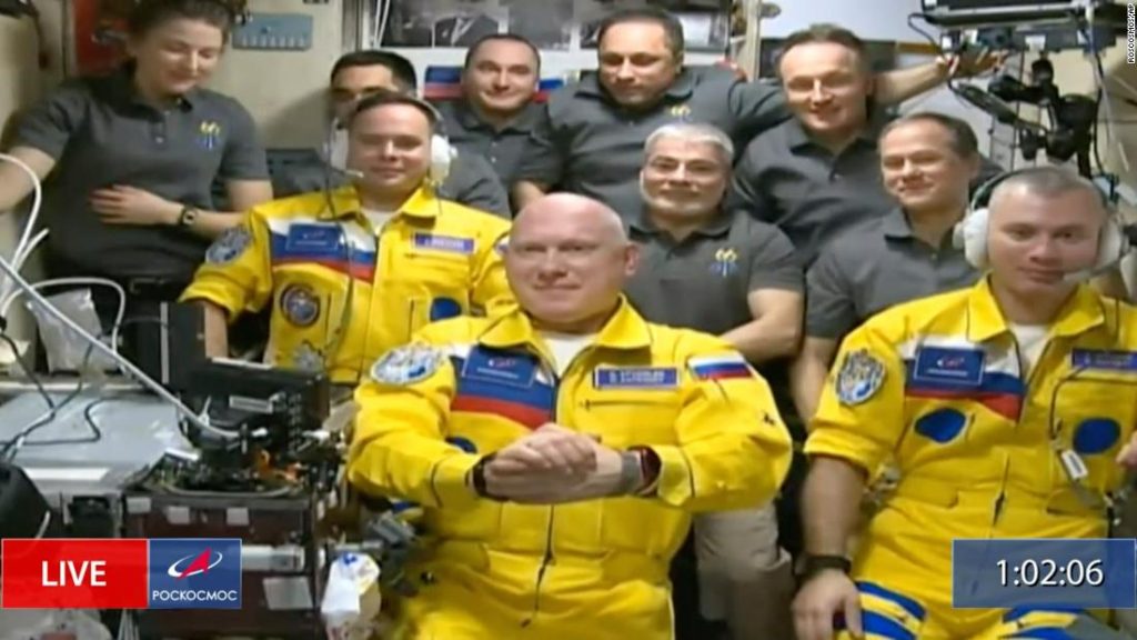 Rosyjscy astronauci w barwach Ukrainy przybywają na Międzynarodową Stację Kosmiczną, wywołując spekulacje