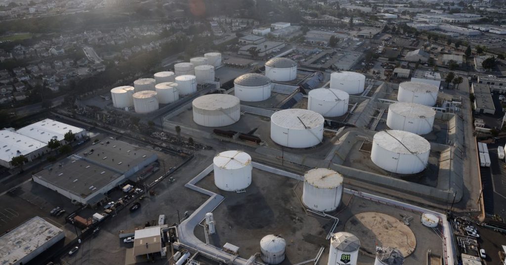 Spadki ropy na rozmowach z Rosją i Ukrainą, dane o zapasach w USA