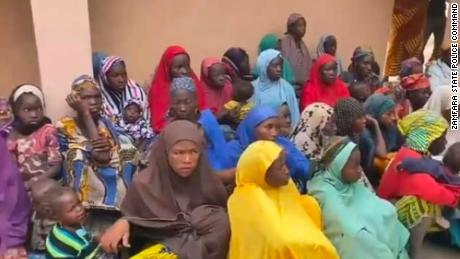 Dzieci i kobiety w ciąży wśród 97 zakładników uwolnionych w Nigerii po miesiącach niewoli