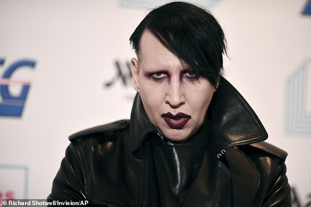 Wkład Marilyna Mansona w Dondę zapewnił mu miejsce na albumie roku nominowanych, ale nie jest jasne, czy pojawi się na nagrody po tym, jak stanął przed zarzutami o napaść na tle seksualnym.