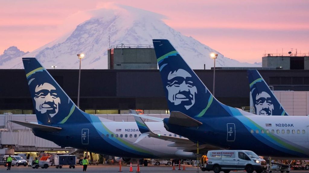 Alaska Airlines odwołuje ponad 120 lotów, ostrzega przed weekendowymi zakłóceniami - KIRO 7 News Seattle
