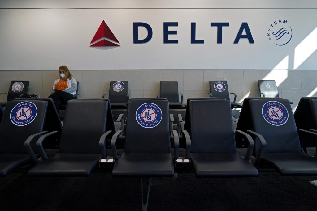 Delta zaczyna płacić stewardesom podczas wchodzenia na pokład