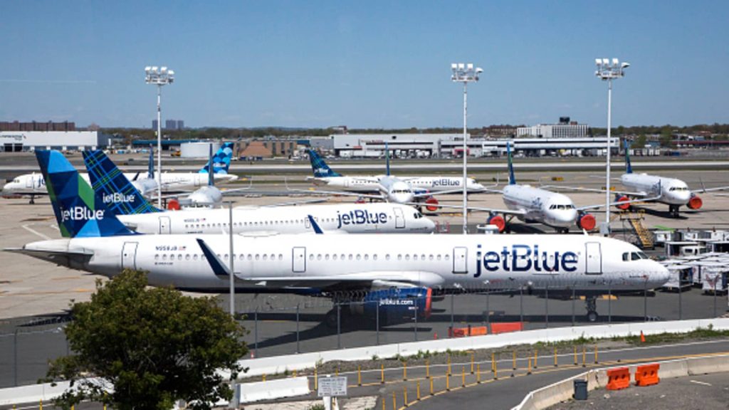 Dlaczego JetBlue chce wyłożyć 3,6 miliarda dolarów na zniżkę dla firmy Spirit?