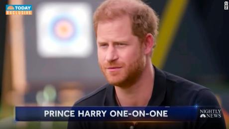 Książę Harry mówi, że chce się upewnić, że królowa jest „chroniona”
