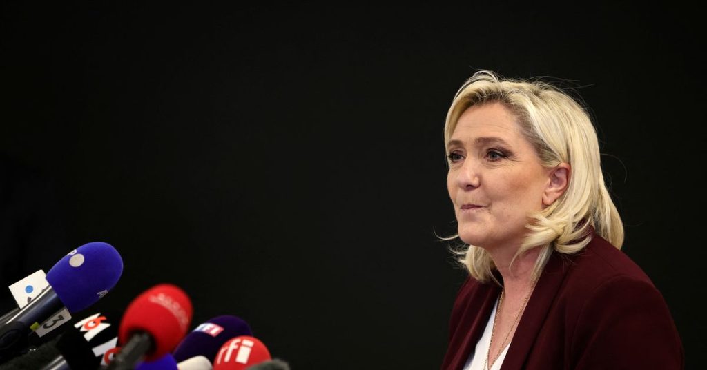 Skrajnie prawicowi przeciwnicy Francji protestują, gdy kampania wyborcza wkracza w ostatni tydzień