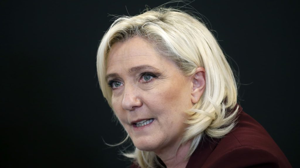 Stosunki rosyjskie ścigają kandydata skrajnie prawicowego Le Pen