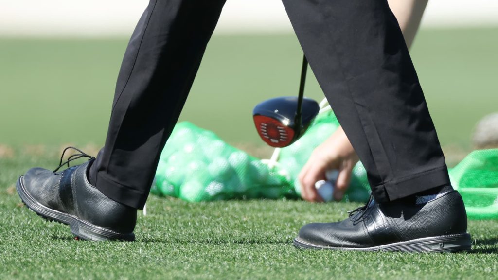Tiger Woods pojawił się na Augusta National w butach do golfa FootJoy, a nie Nike