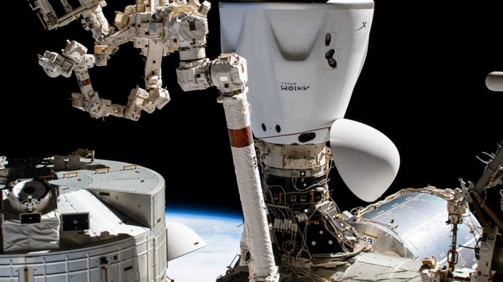 Zobacz, jak specjalna misja astronautów SpaceX Ax-1 opuszcza stację kosmiczną dziś wieczorem