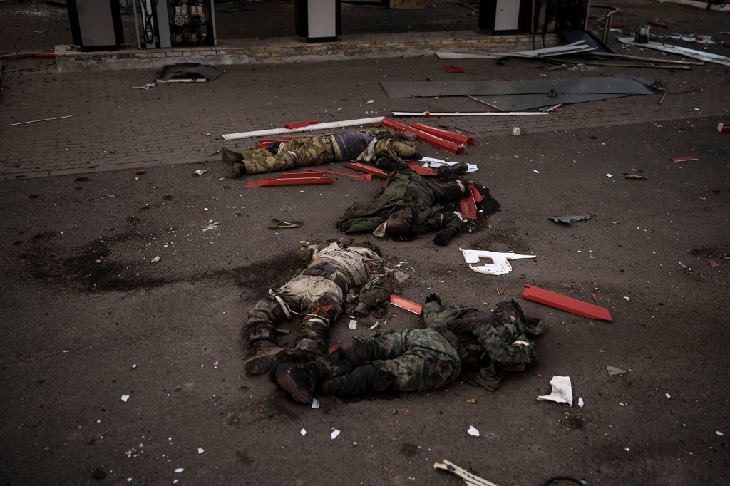 Niezidentyfikowane ciała uważane za żołnierzy rosyjskich.