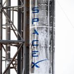 SpaceX podniosło już rakietę Falcon 9 pionowo na nadchodzącą premierę Starlink