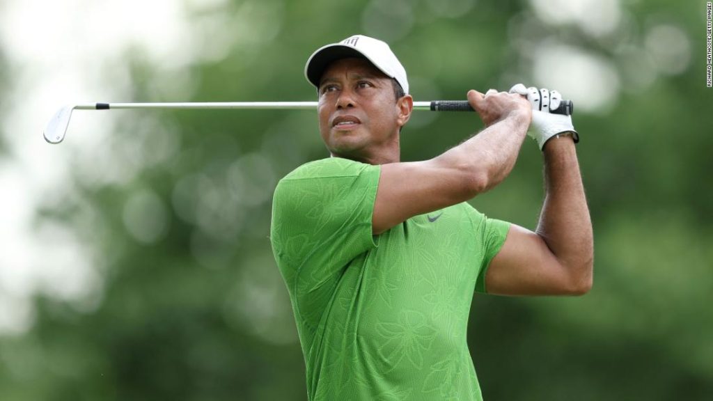Tiger Woods wraca do gry w drugiej rundzie, aby dostać się do PGA Championship