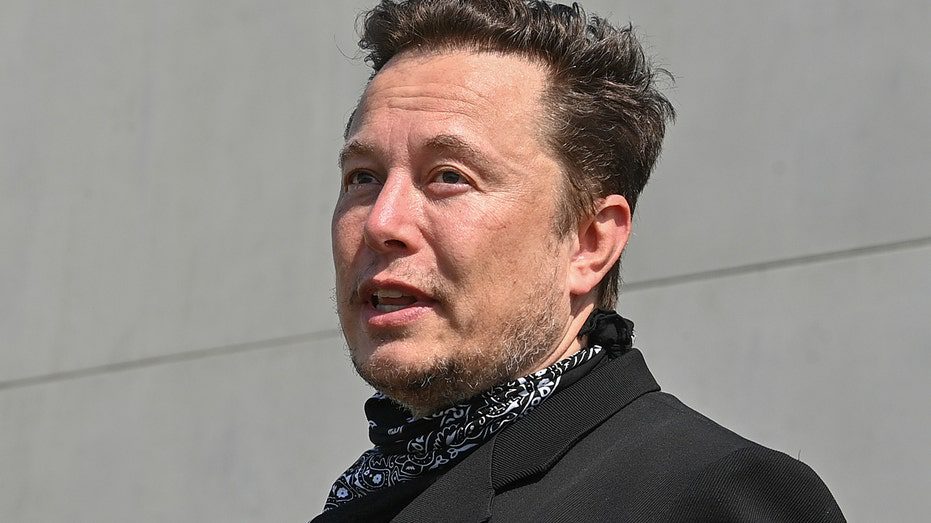 Dyrektor generalny Tesli, Elon Musk, jest w stanie wojny z administracją Bidena