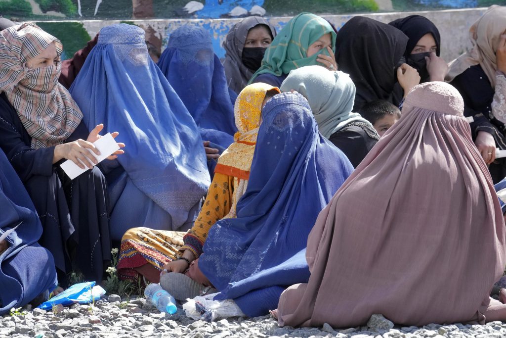 Afgańscy talibowie nakazują kobietom zakrywanie się od stóp do głów