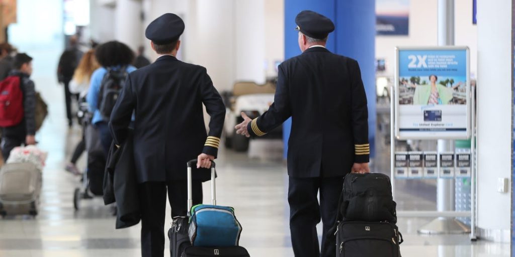 American Airlines obniżyły wymagania szkoleniowe, aby zdobyć więcej pilotów;  strata