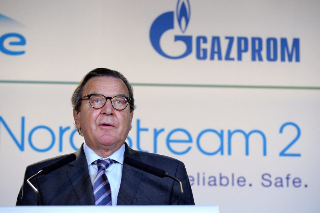 Gerhard Schroeder pozbawiony przywilejów za brak rezygnacji z Rosniefti