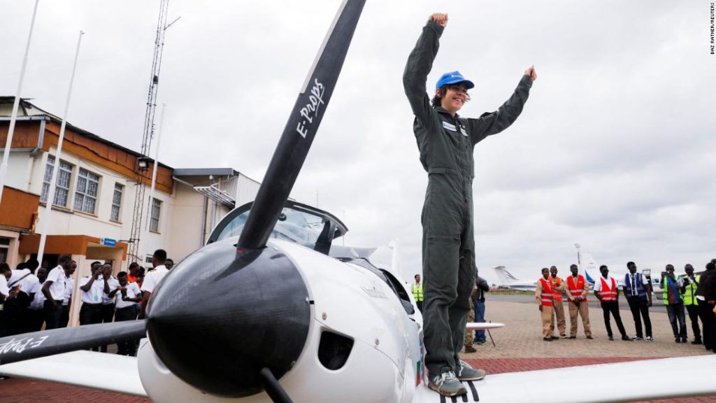 Nastoletni pilot ląduje w Kenii podczas próby rekordowego lotu