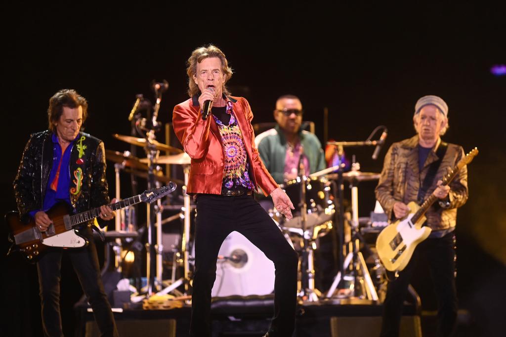 Rolling Stones wydają na żywo klasyczną piosenkę, aby rozpocząć nową trasę