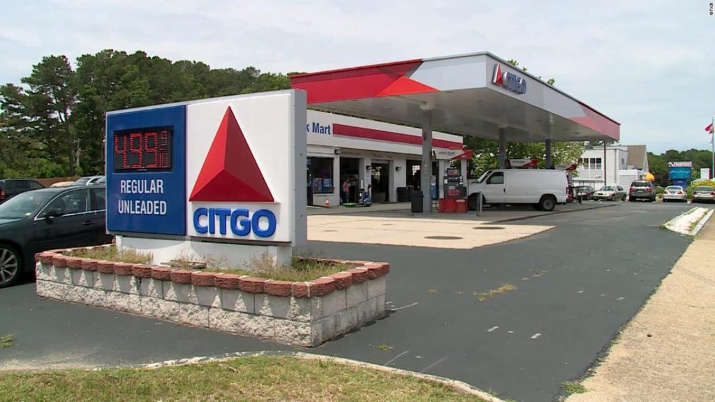 Władze twierdzą, że przy rosnących cenach gazu złodzieje kradną benzynę wartą tysiące dolarów na sprzedaż