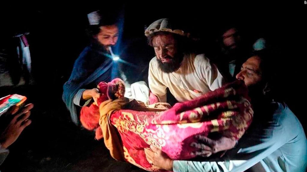 Trzęsienie ziemi w Afganistanie: po trzęsieniu ziemi o sile 5,9 zginęło ponad 900 osób