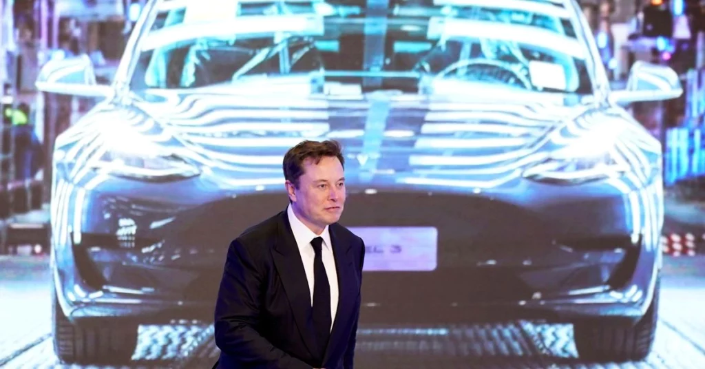 EKSKLUZYWNIE: Czując się „bardzo źle” w związku z ekonomią, Musk chce zredukować 10% miejsc pracy w Tesli