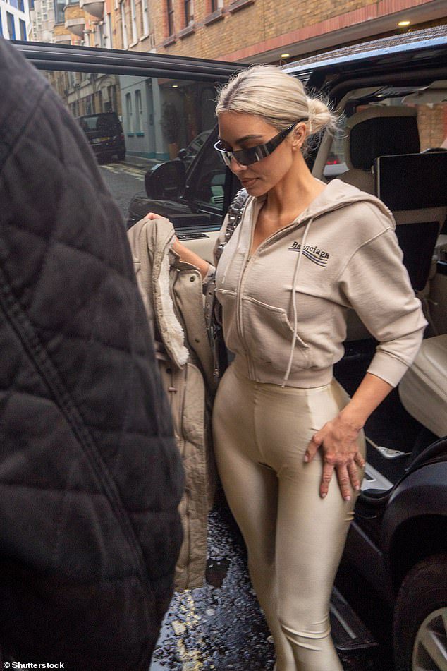 Nieproszeni: marzenie Kim Kardashian o dołączeniu do oficjalnych brytyjskich obchodów platynowego jubileuszu legło w gruzach