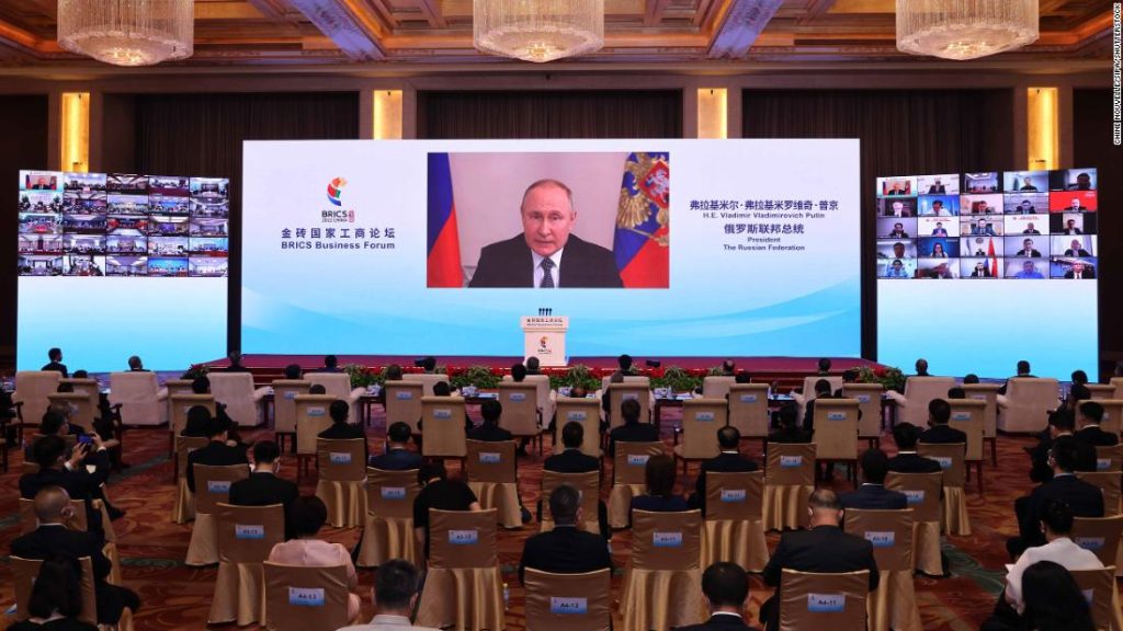 Putin mówi, że Rosja przekierowuje handel do Chin i Indii