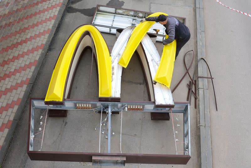 Zmieniono nazwę McDonald's na ponowne otwarcie w Rosji