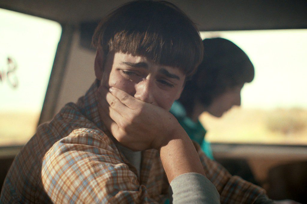 Will Byers (Noah Schnapp) roni trochę łez.