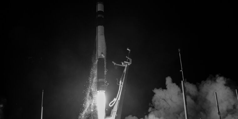 Raport rakietowy: ciężka rakieta finansowana z kryptowalut;  Falcon 9 został uszkodzony podczas transportu