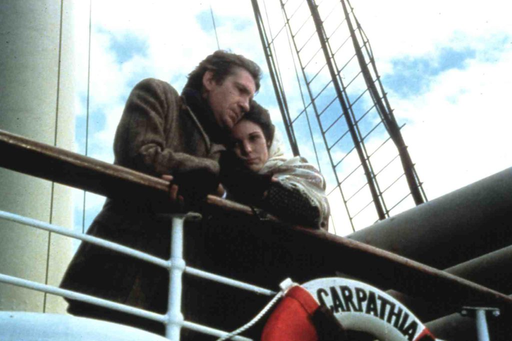 David Warner, pokazany tutaj z Susan St. James, również zagrał w 1979 roku "SOS Titanic."