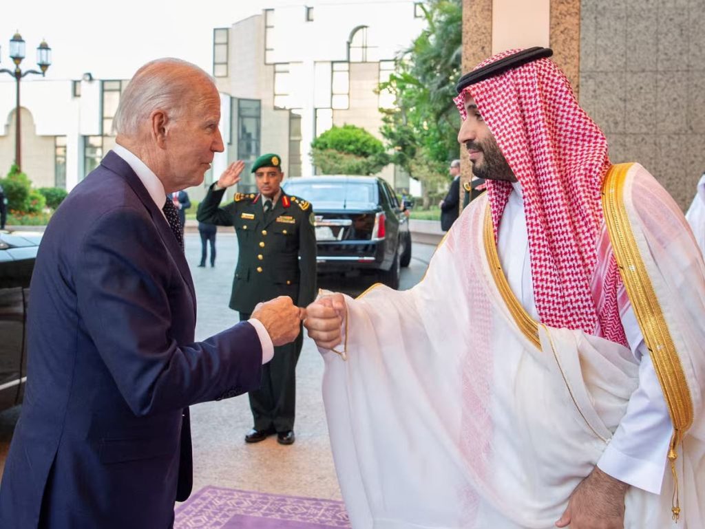 Najnowsze wiadomości Bidena: Prezydent naciska na saudyjskiego księcia koronnego w sprawie morderstwa Khashoggiego i śmieje się z krytyki skierowanej pod jego adresem