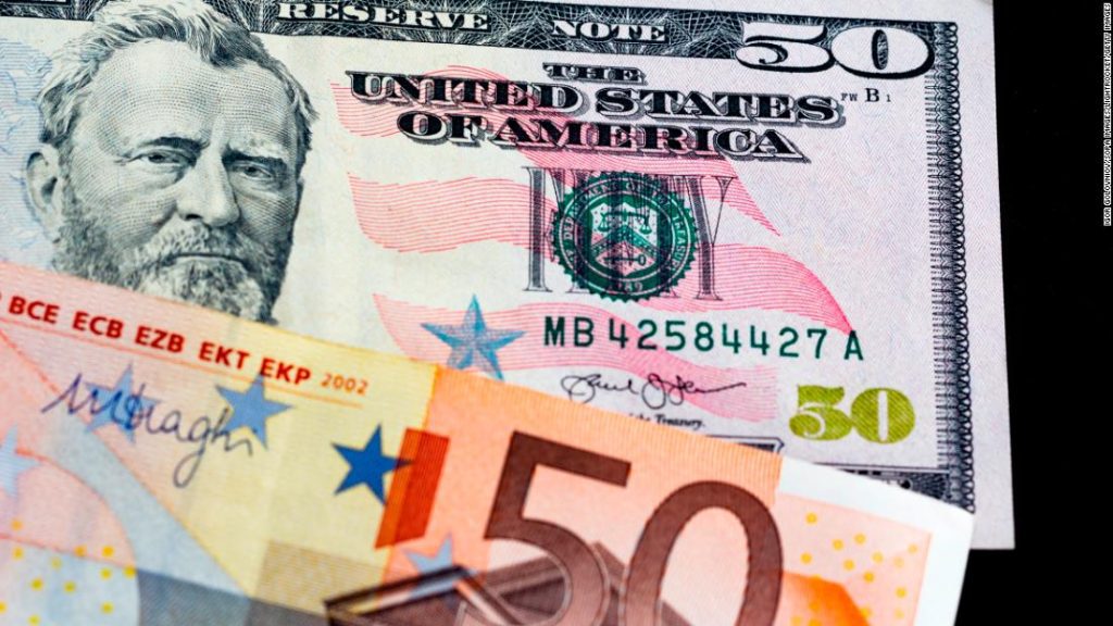Po raz pierwszy od 20 lat euro i dolar nie mają parytetu o mniej niż pół pensa