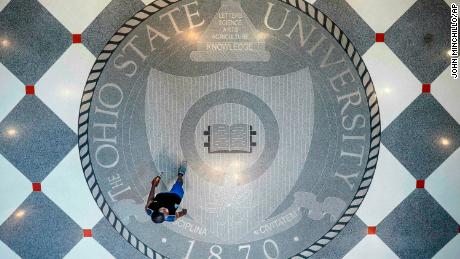 Ohio State University zdobywa znak towarowy za słowo '  W & # 39;