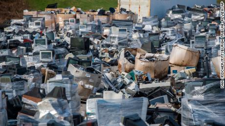 & # 39;  Góra wciąż się rozrasta.  & # 39;  Co wiesz o odpadach elektronicznych pozostawianych przez Twoje urządzenia?