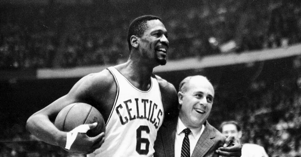 Bill Russell, ośrodek Celtics, który przekształcił profesjonalną koszykówkę, umiera w wieku 88