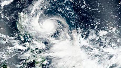 Zdjęcie satelitarne z soboty opublikowane przez NASA pokazuje, że tajfun Noru zbliża się do Filipin.