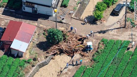 Drewno i gruz zostały zmiecione przez Tropical Storm Talas w Shimada w prefekturze Shizuoka w Japonii 24 września 2022 r.
