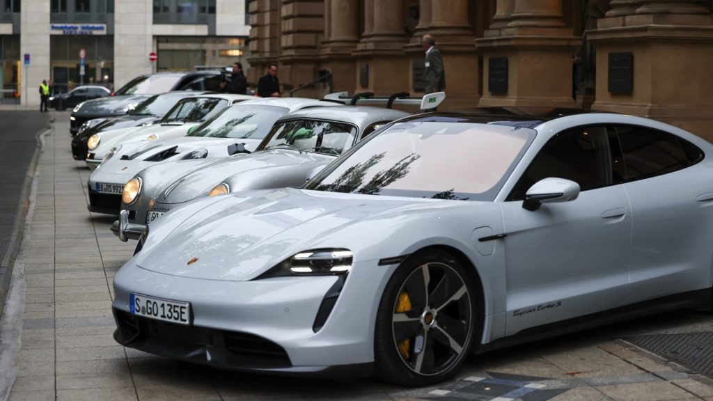 Akcje Porsche rosną w głośnym debiucie we Frankfurcie